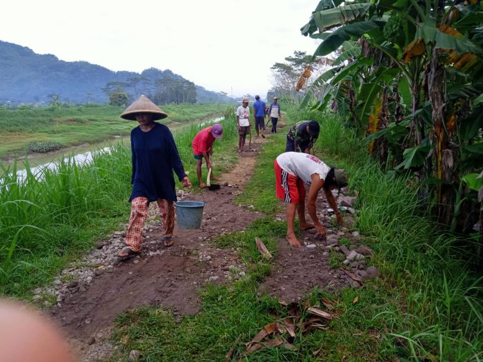 KERJA BAKTI PENGURUGAN TANGGUL SUNGAI JATINEGARA 02