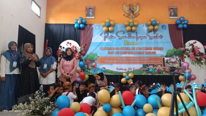 Pecah Tangis Haru Dalam Acara Lepas Sambut Siswa PAUD Kelompok Bermain dan TK Pertiwi